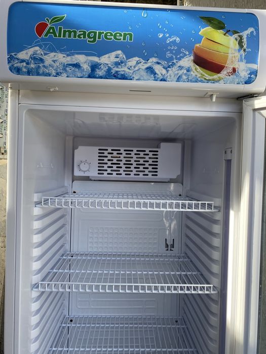 Продается витринный холодильник