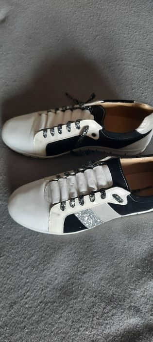 Adidași piele 36