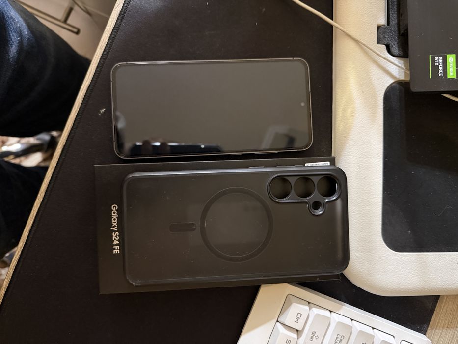 Продавам Samsung Galaxy S24 FE 256gb 8gb Ram