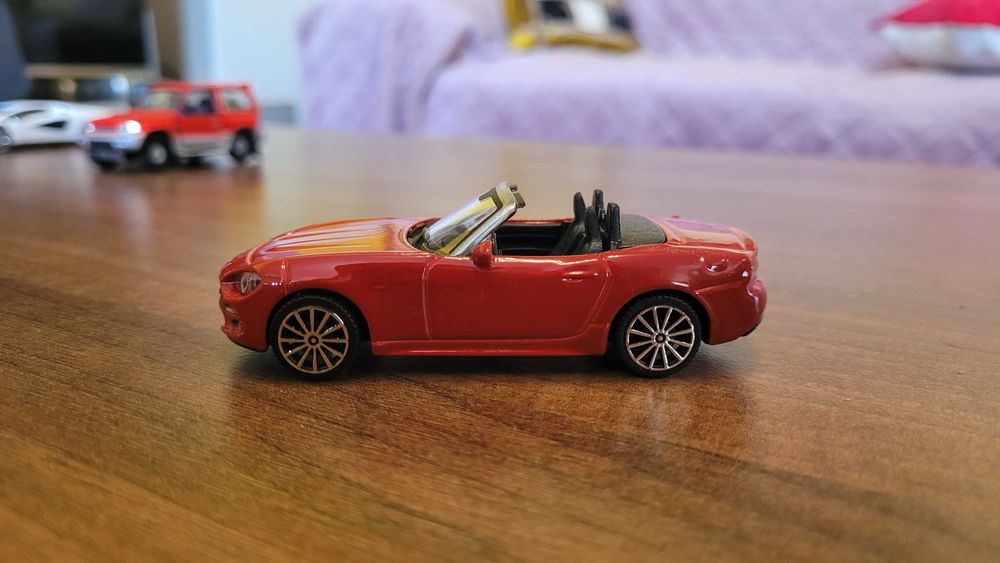 Macheta auto 1/43 Fiat 124 Spider de la Bburago