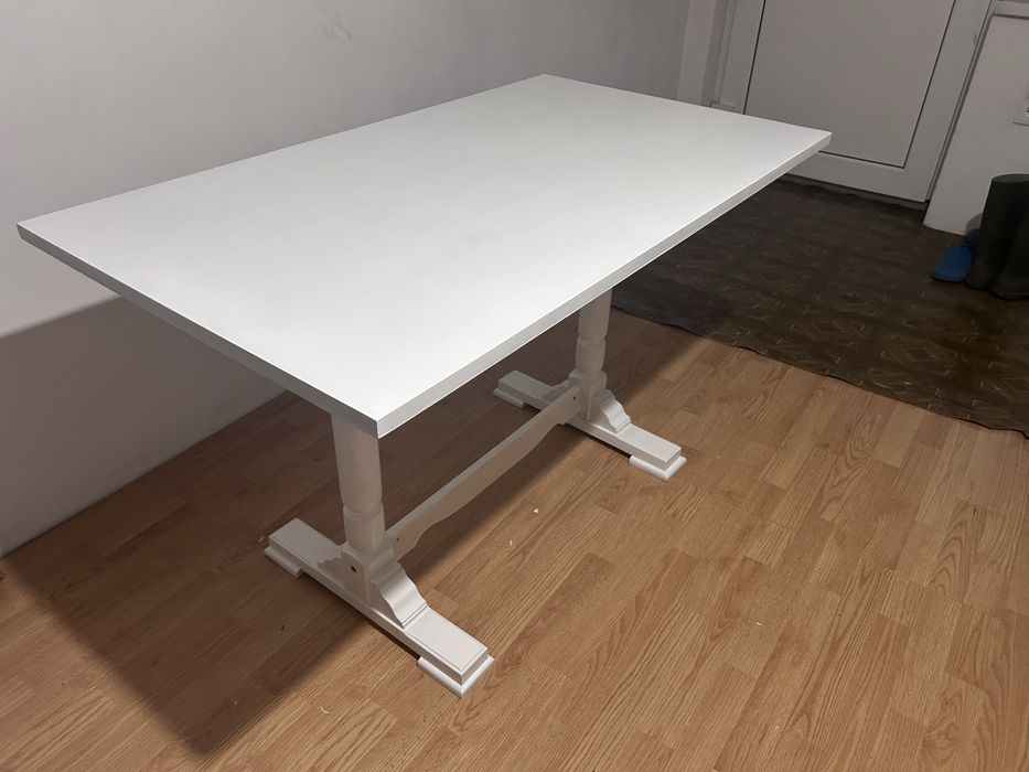 Masa  din lemn madiv