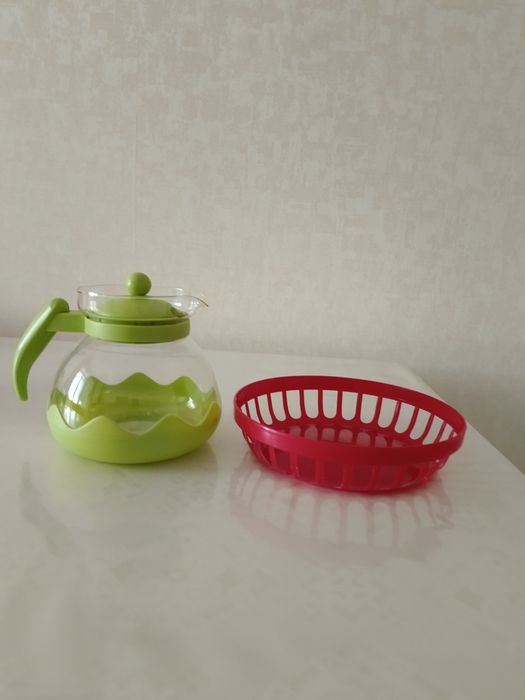 Продам корзину для вещей,,ковшик,щетки,совок