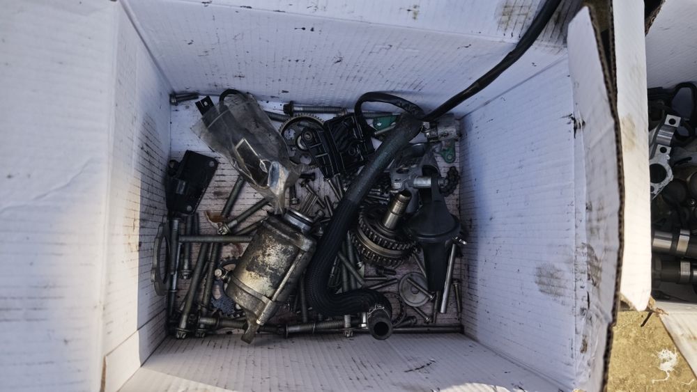 BMW S1000R S1000XR двигател на части плюс нова капачка ангренаж