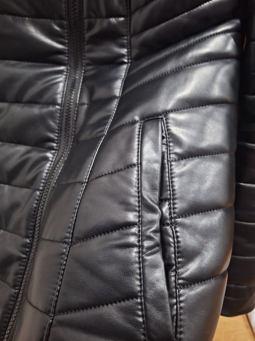 Продаю зимнюю куртку.