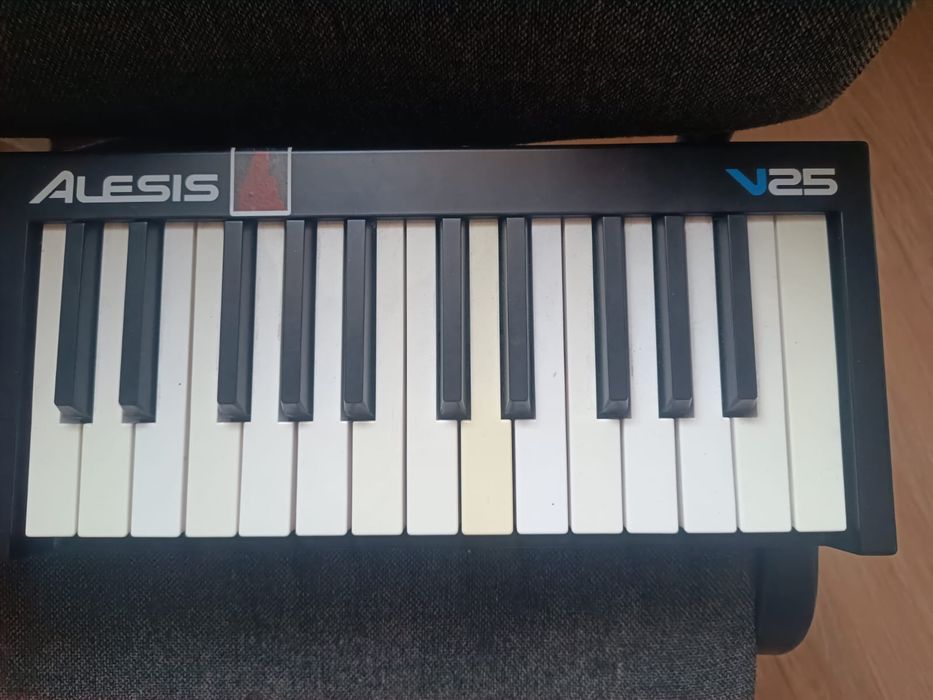 Миди клавиатура alesis