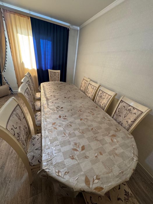 Гостевой стол и 12 стульев