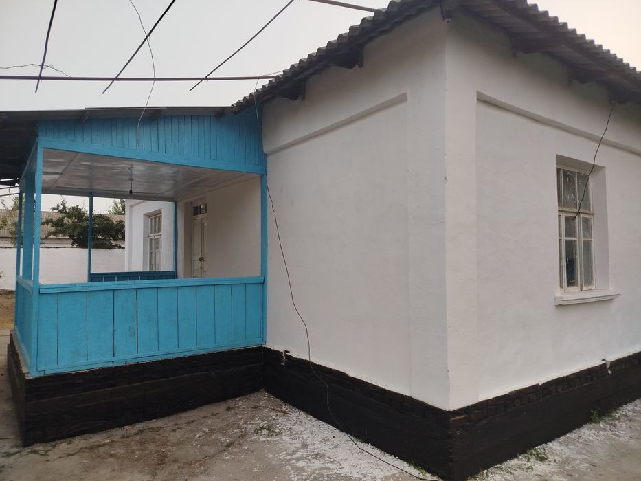 Uy 3 xonali sotiladi 20000$