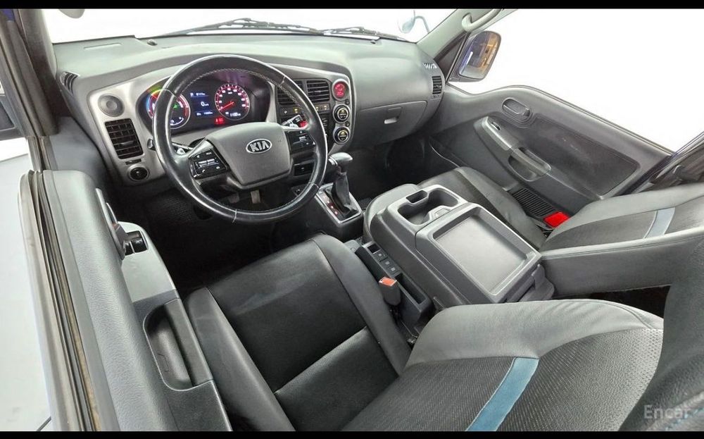 Kia  bongo  3 ev sotiladi