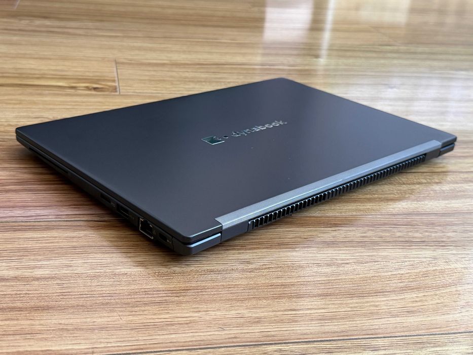 13.3 Toshiba DynaBook X30L`Core i5-1240P/16GB LPDDR5/512GB SSD/900 Грама/Батерия 14 часа/Magnesiun