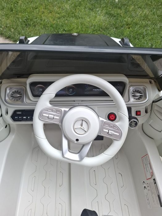 Mașinuța Mercedes Benz