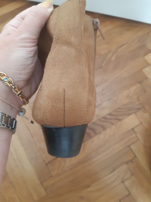 Ciocate/ghete Pull and Bear maro