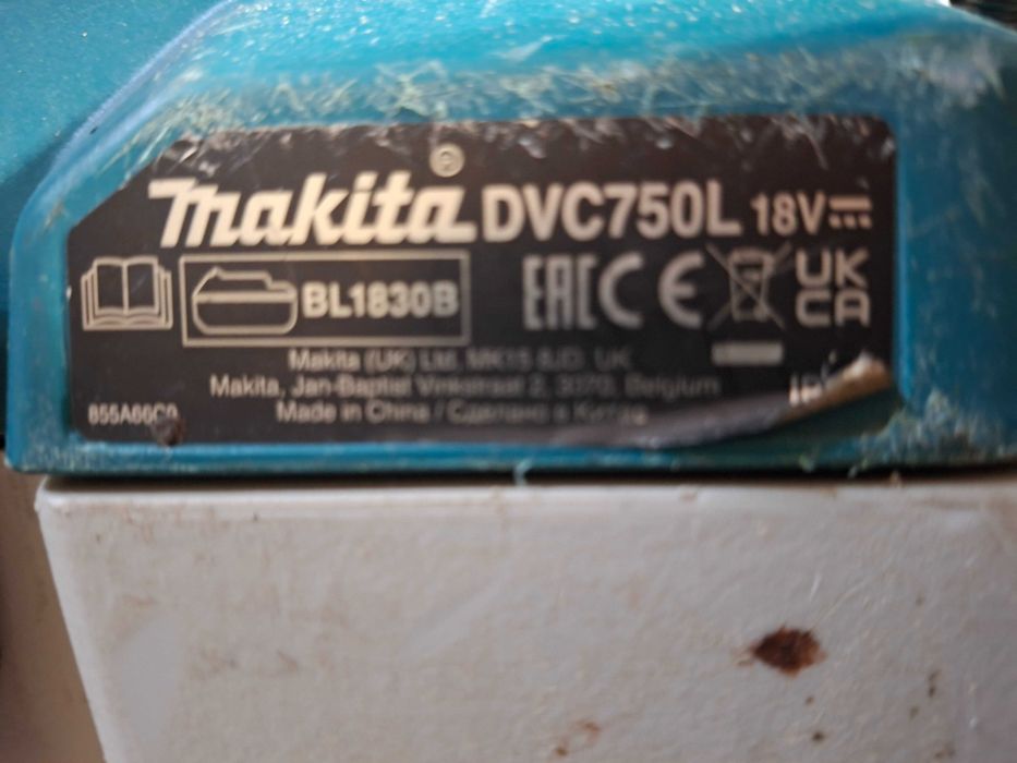 Makita DVC 750L прахосмукачка + батерия