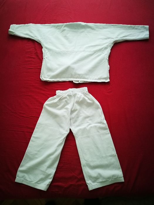 продавам детско кимоно 120см