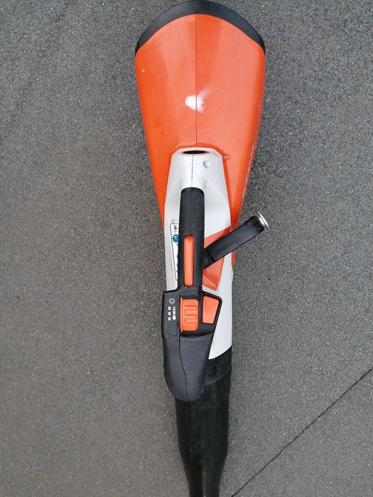Акумулаторна метла stihl bga 200
