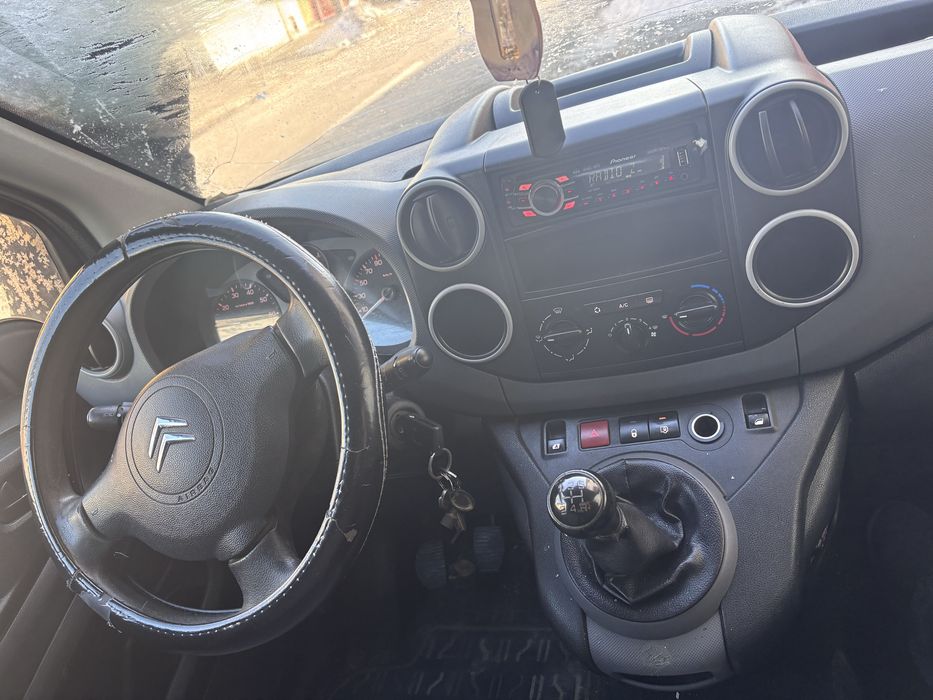 Masina de vanzare -stare foarte buna