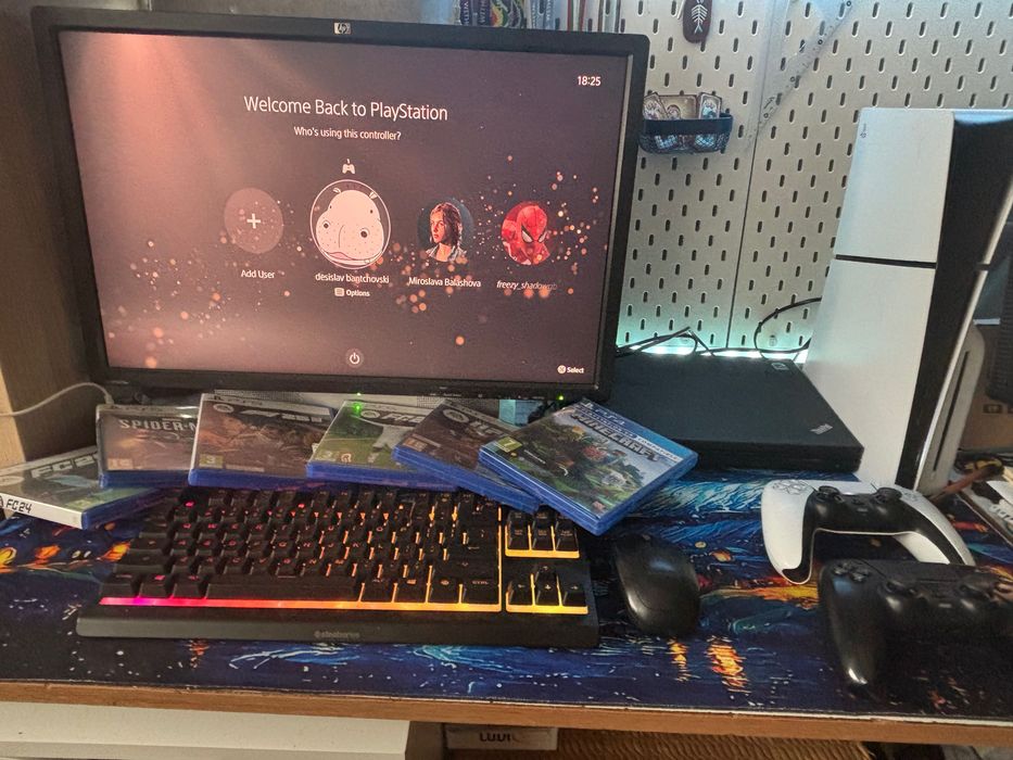 Плейстешън 5 с два джойстика и шест з игри