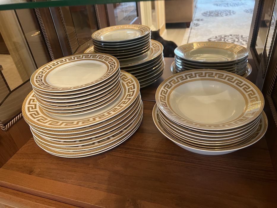 Посуда версаче на 8 человек