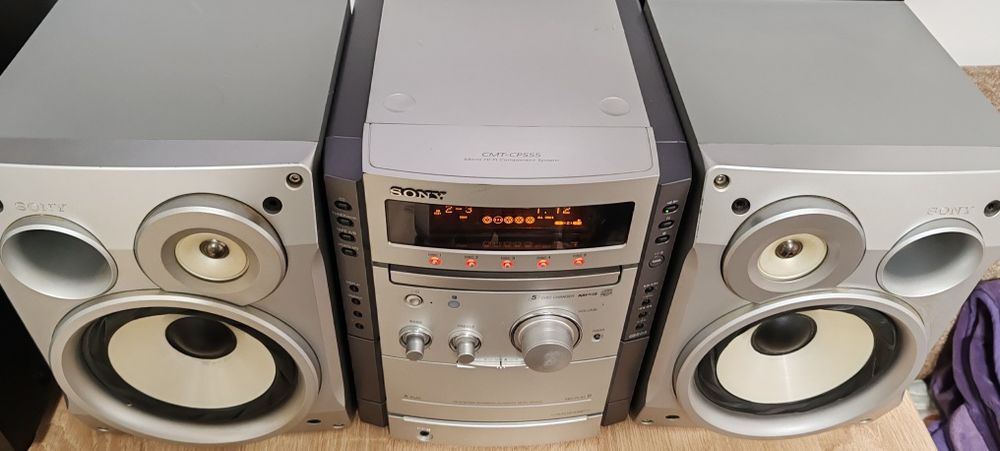 Combina Sony CMT-CP555