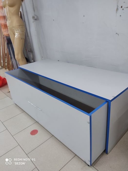 Продам шкаф витрину 30 000