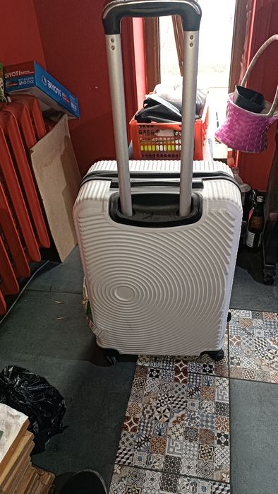 Продаётся чемодан