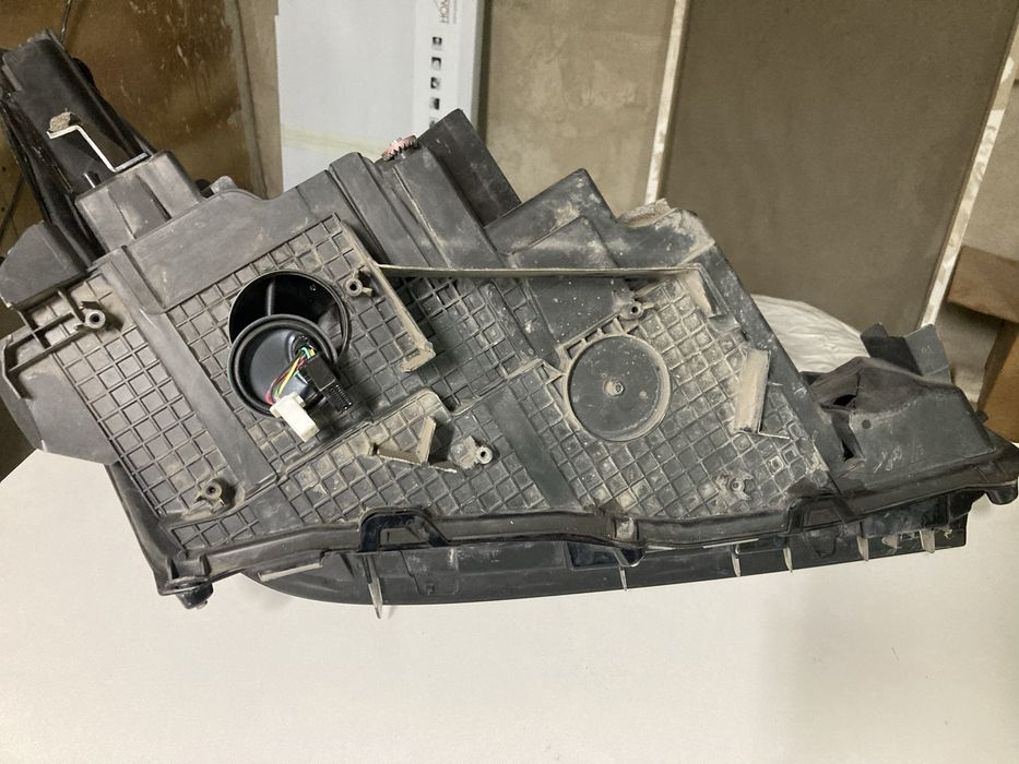 Фара на Лексус LX570