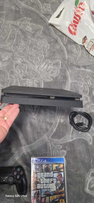 Vand joc ps4 1 TB  playstation 4
