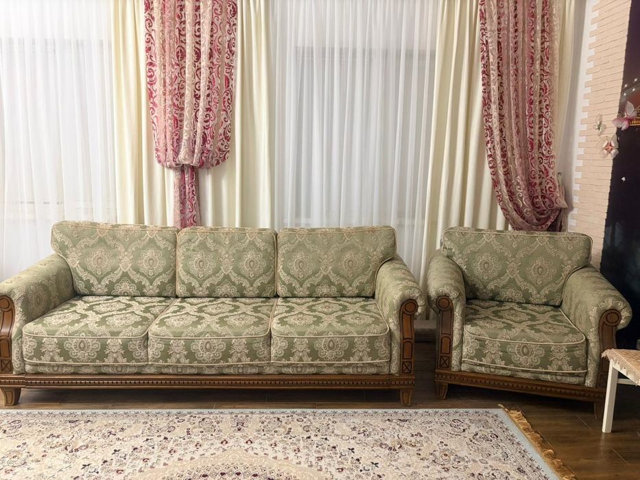 Продам диван с креслом.