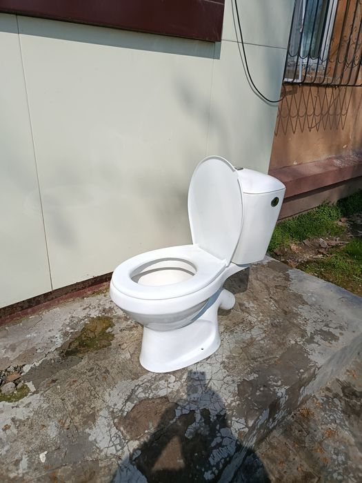 Продам унитаз Golsar производство Иран