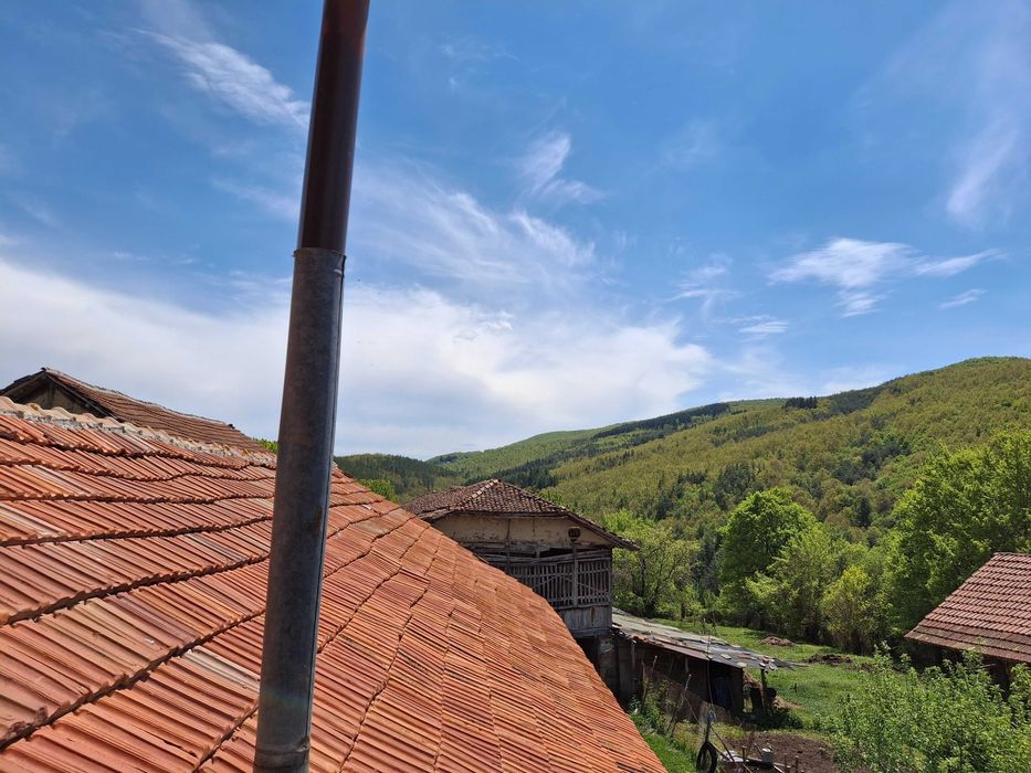 Два парцела с една къща