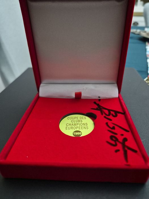 Medalie câștigător Cupa Campionilor Europeni  1986 cu autograf