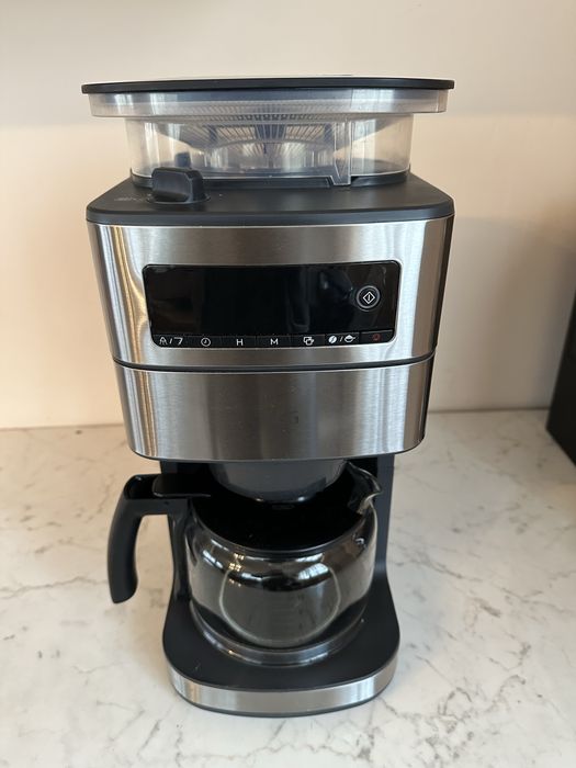 Masina  de  cafea cu rasnita incorporata,  AEG , la filtru , cu boabe