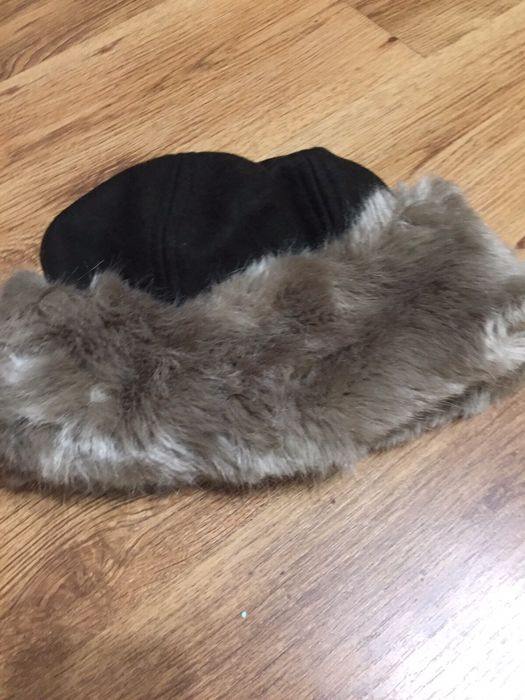 Зимни шапки, шалове и пуловери