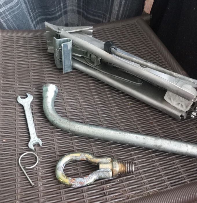 Vand cric original , tot ce e in poza 100 lei fix