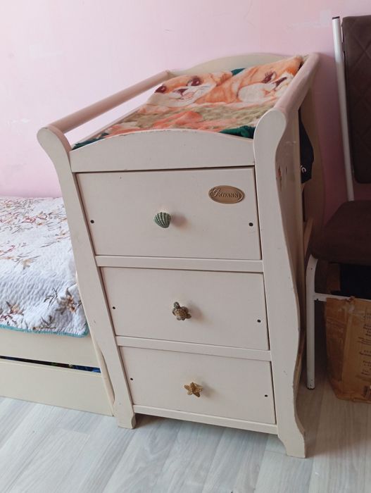 Детская кровать(матрасом) с комодом