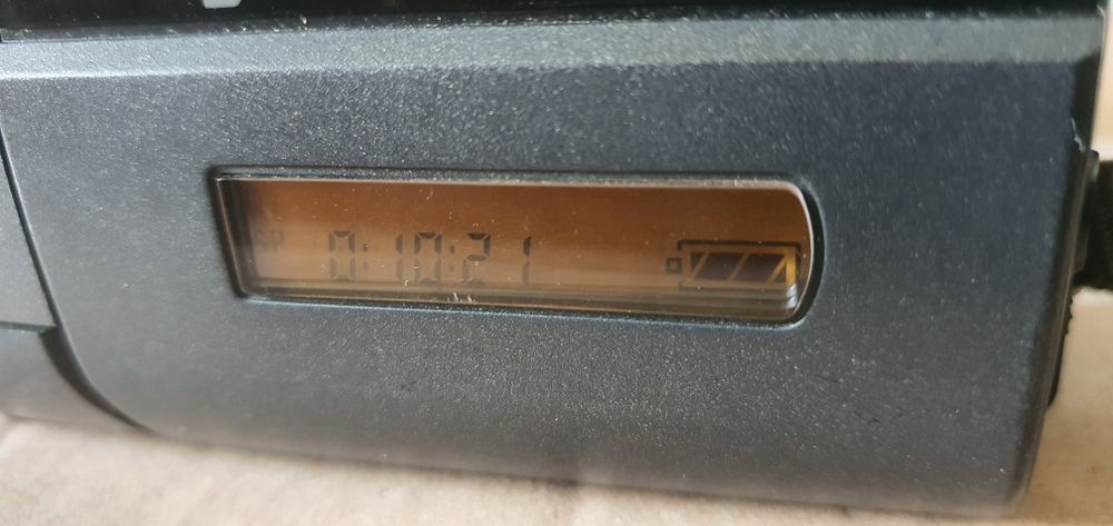 Vând cameră video Sony model CCD - TRV15E