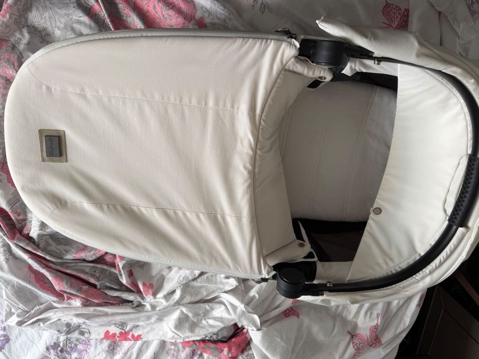 Cybex priam 4 кош за новородено