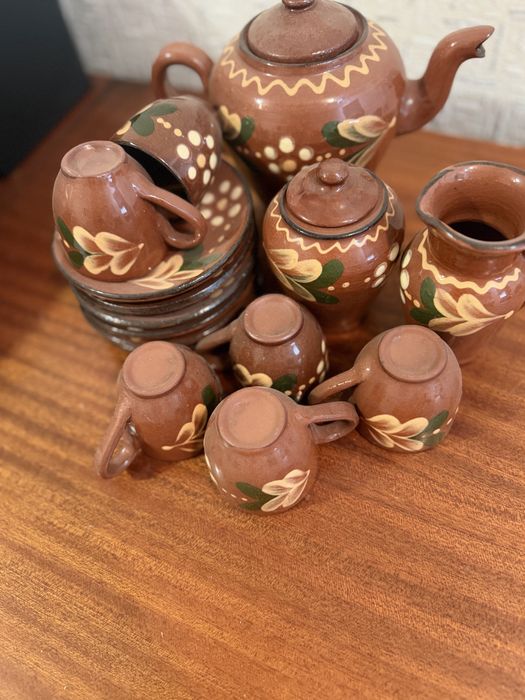 Кафяв ретро сервиз