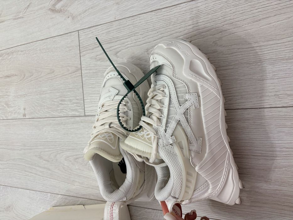 Adidași off white odsy