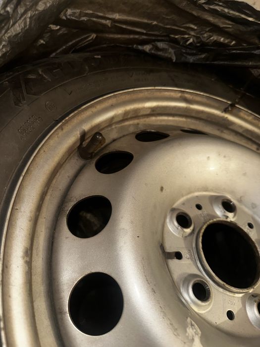 Комплект 4 бр. стоманени джанти 16" със зимни гуми Goodyear 205/60 R16