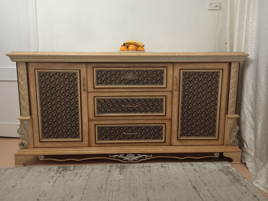 Комод  деревянный