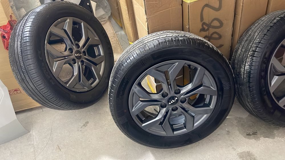 Продам диски + шинами (ЛЕТО) б/у оригинал.