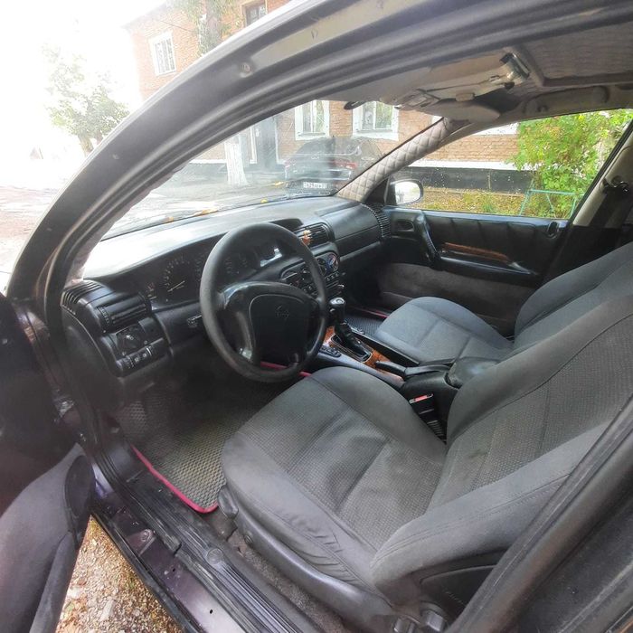 Опель  Омега б. 94г