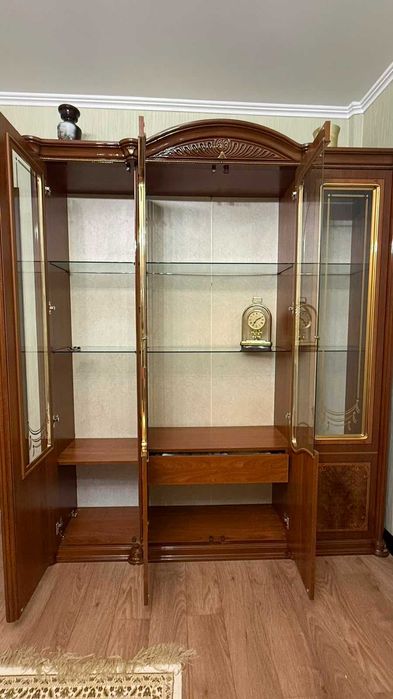 Продам Сервант для гостиной