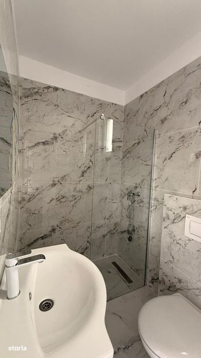 Vilă superbă - finisaje de lux, teren generos, lângă stația de autobuz