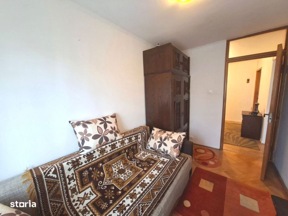 Apartament 3 camere decomandate zona Scoala de Inot