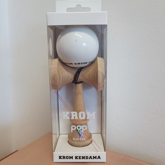 Disponibile pe comanda Kendama Krom Pop originala o culoare deosebita
