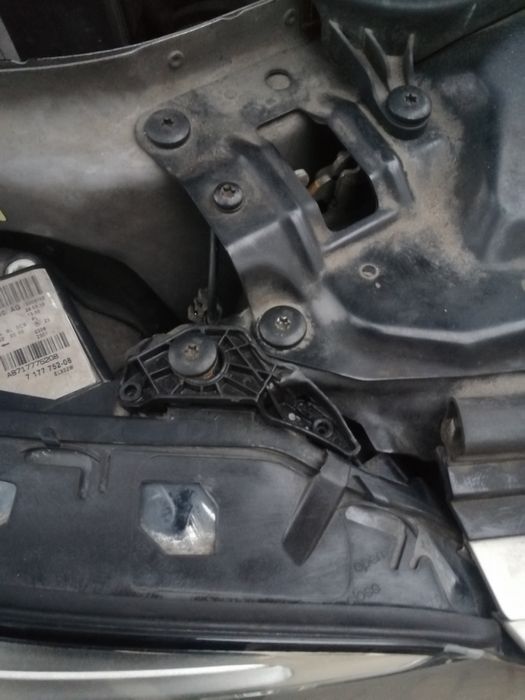 Крепление фар BMW E60 E92 E93 ремкомплект