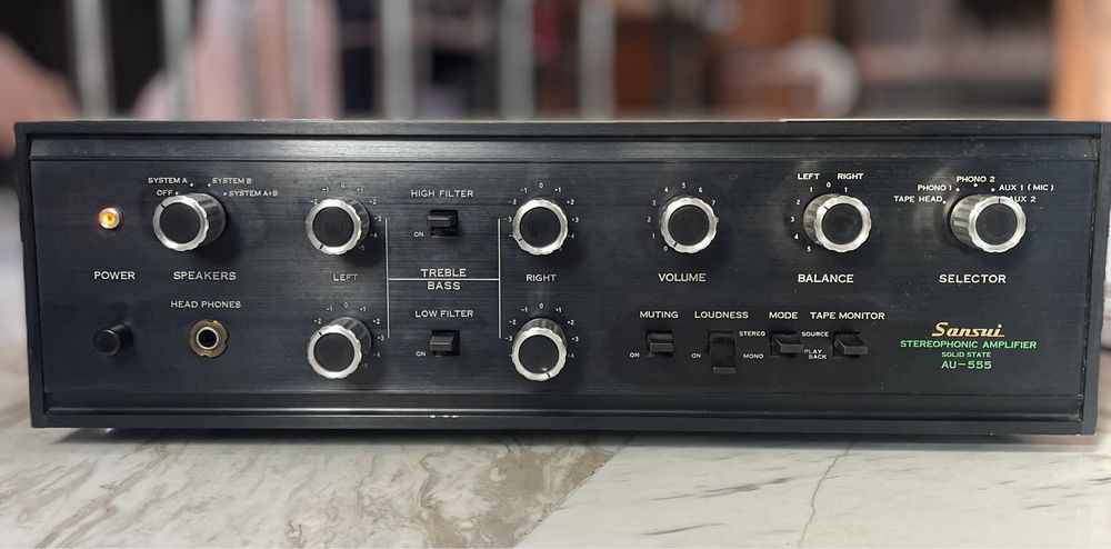 Усилвател SANSUI AU-555