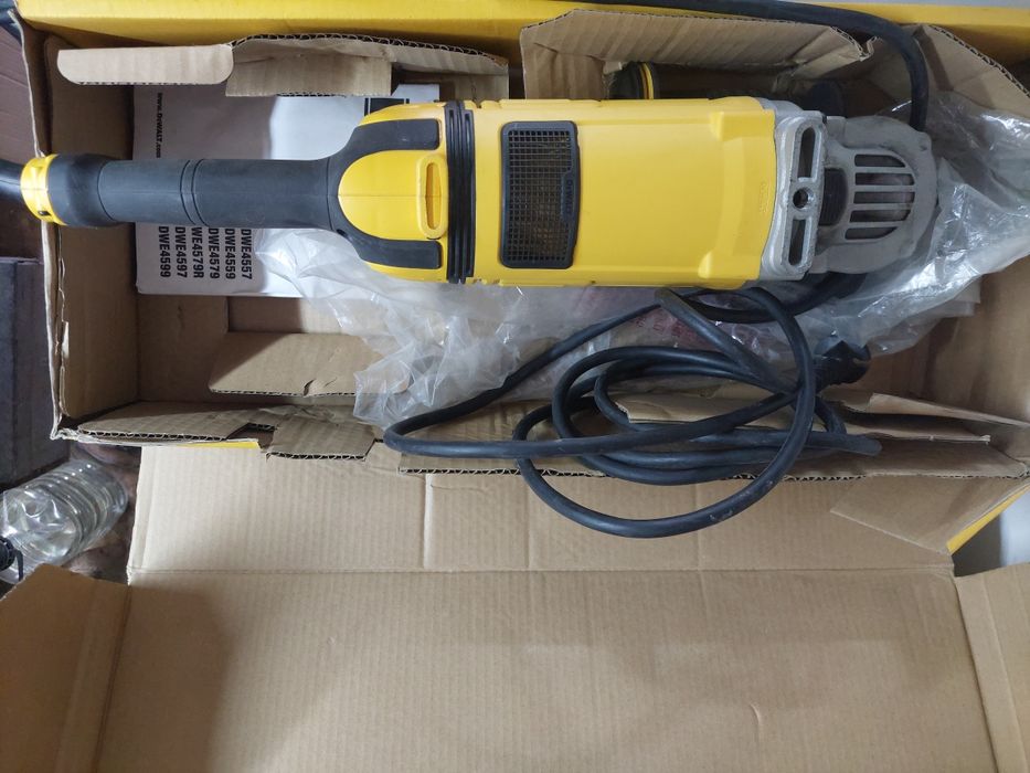 Ушм ( болгарка) фирмы  Dewalt