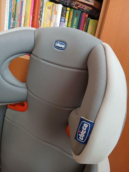Chicco scaun auto 9-36 kg . Fără isofix.